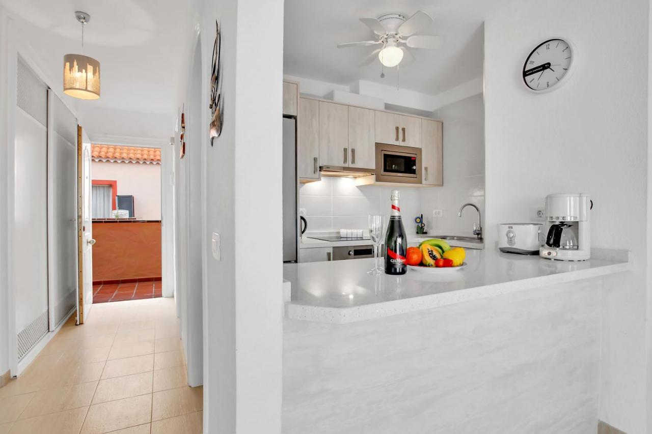 Top Floor, Sea View, Huge Terrace, Heated Pool, Garage Los Cristianos  Exteriör bild